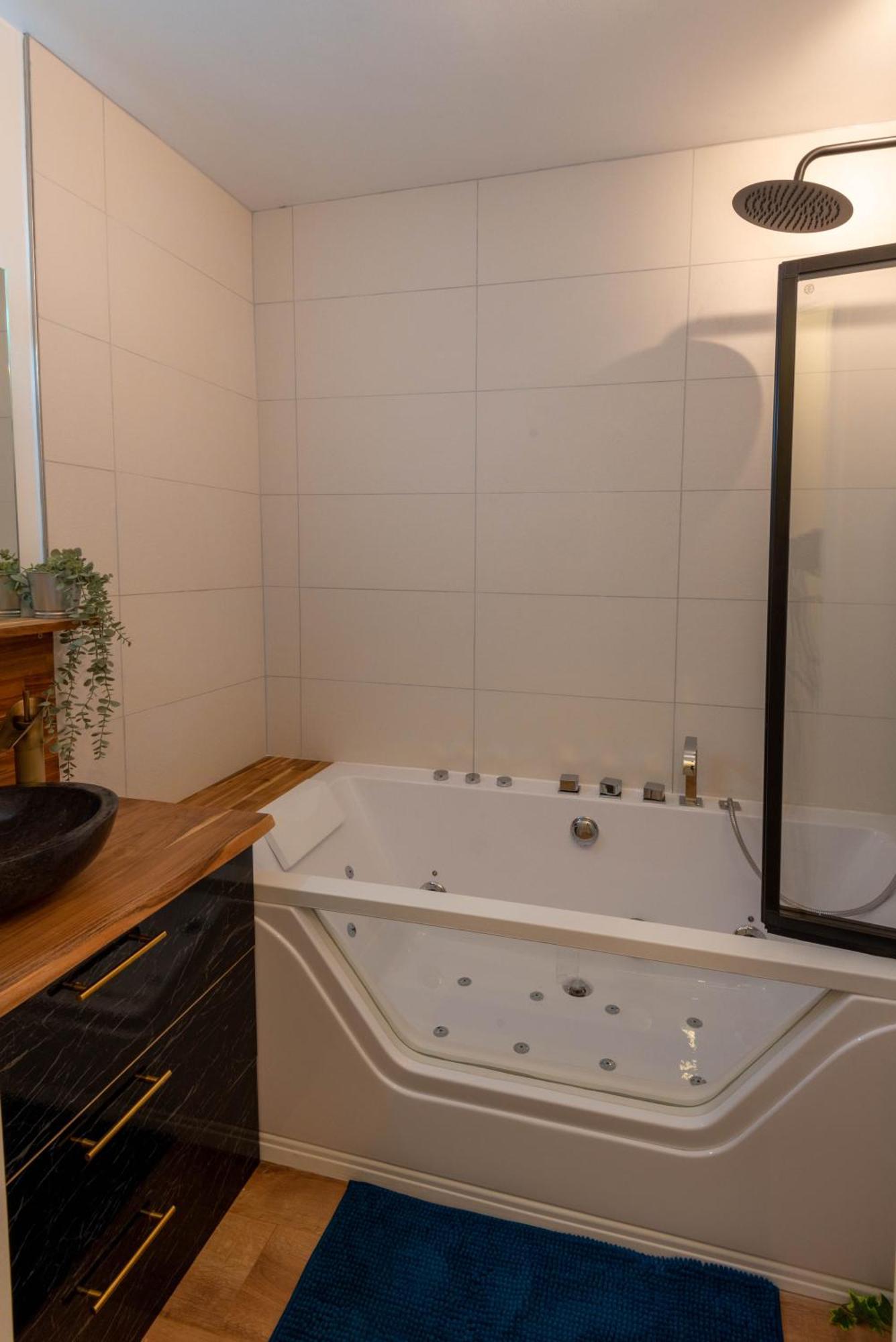 Balneo & Sauna, Sejour Detente Aux Teinturiers - Metro Charpennes - Garage 维勒班 外观 照片